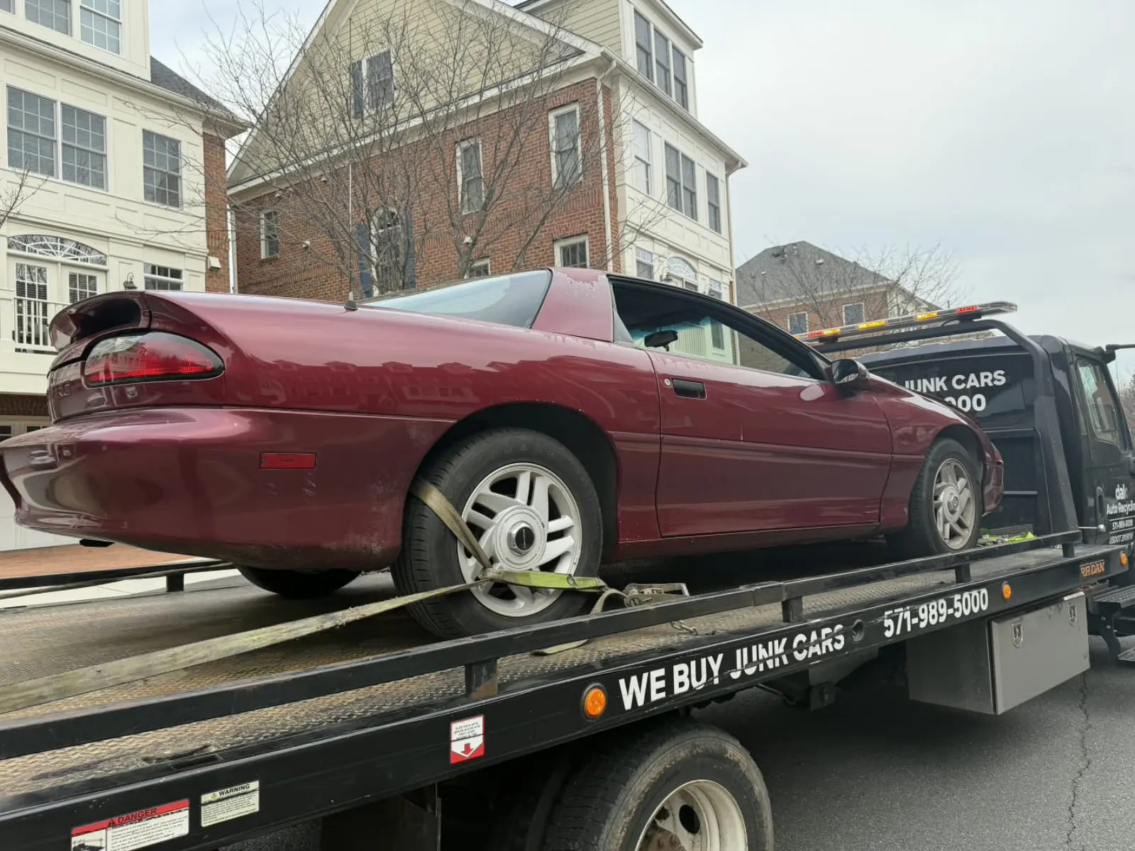 Dalo Auto Recycling tow truck loading a vehicle in an Annandale, VA townhouse community