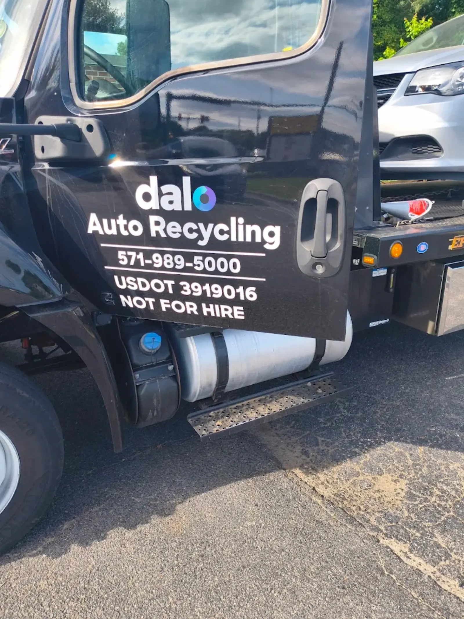 Damaged commuter vehicle pickup in McLean, VA by Dalo Auto Recycling